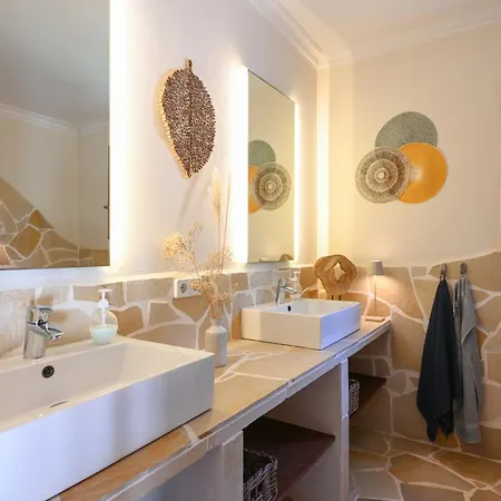 Будинок відпочинку Xapala Exklusive Traumvilla Mit 7 Schlafzimmern In Ruhiger Lage Bei Кала-Ратхада